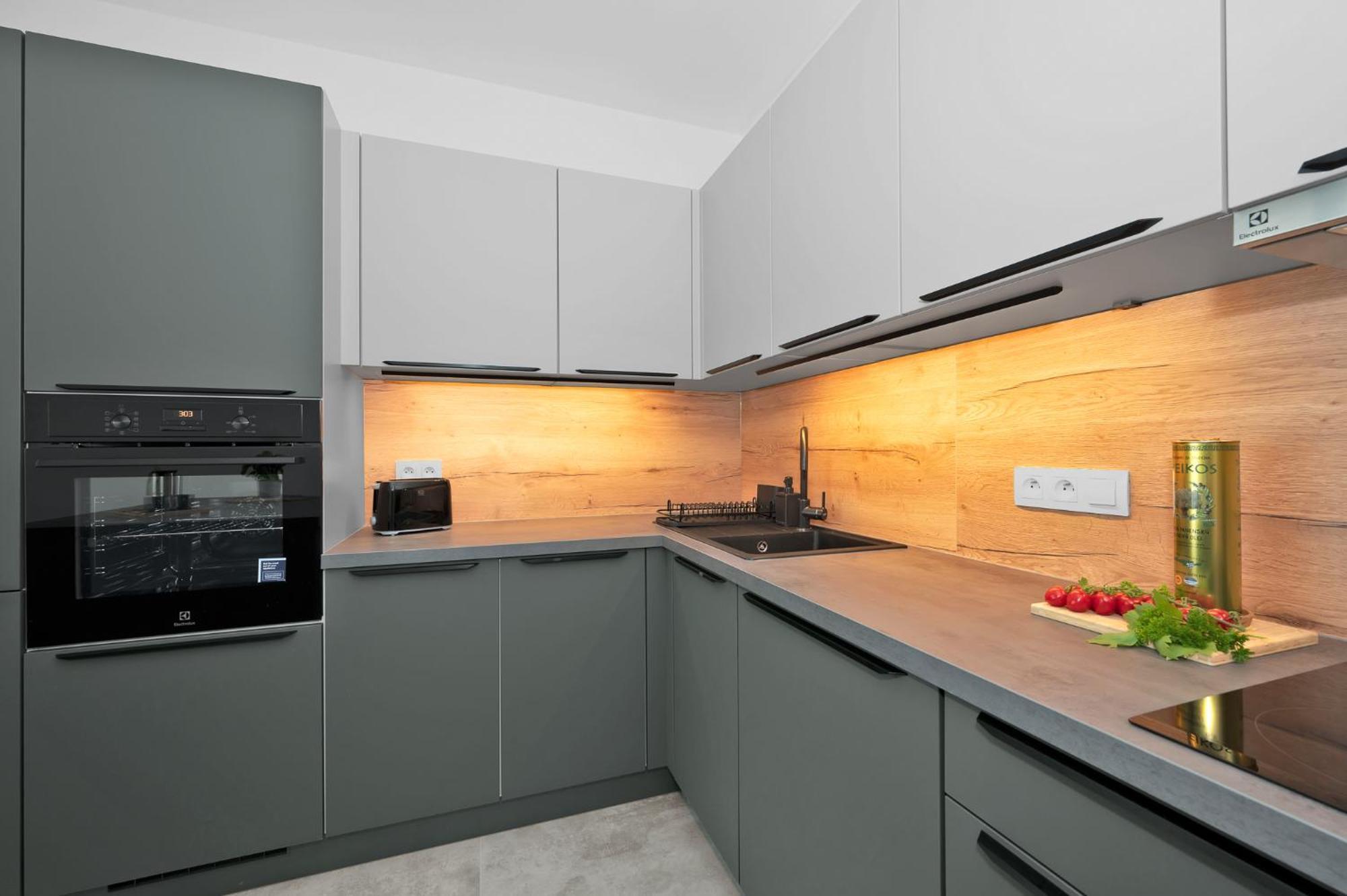 Fully Equipped Apartments With Terraces, Free Garage Parking, Netflix & Ac - By Apartmany Slapanice Cz Exterior foto