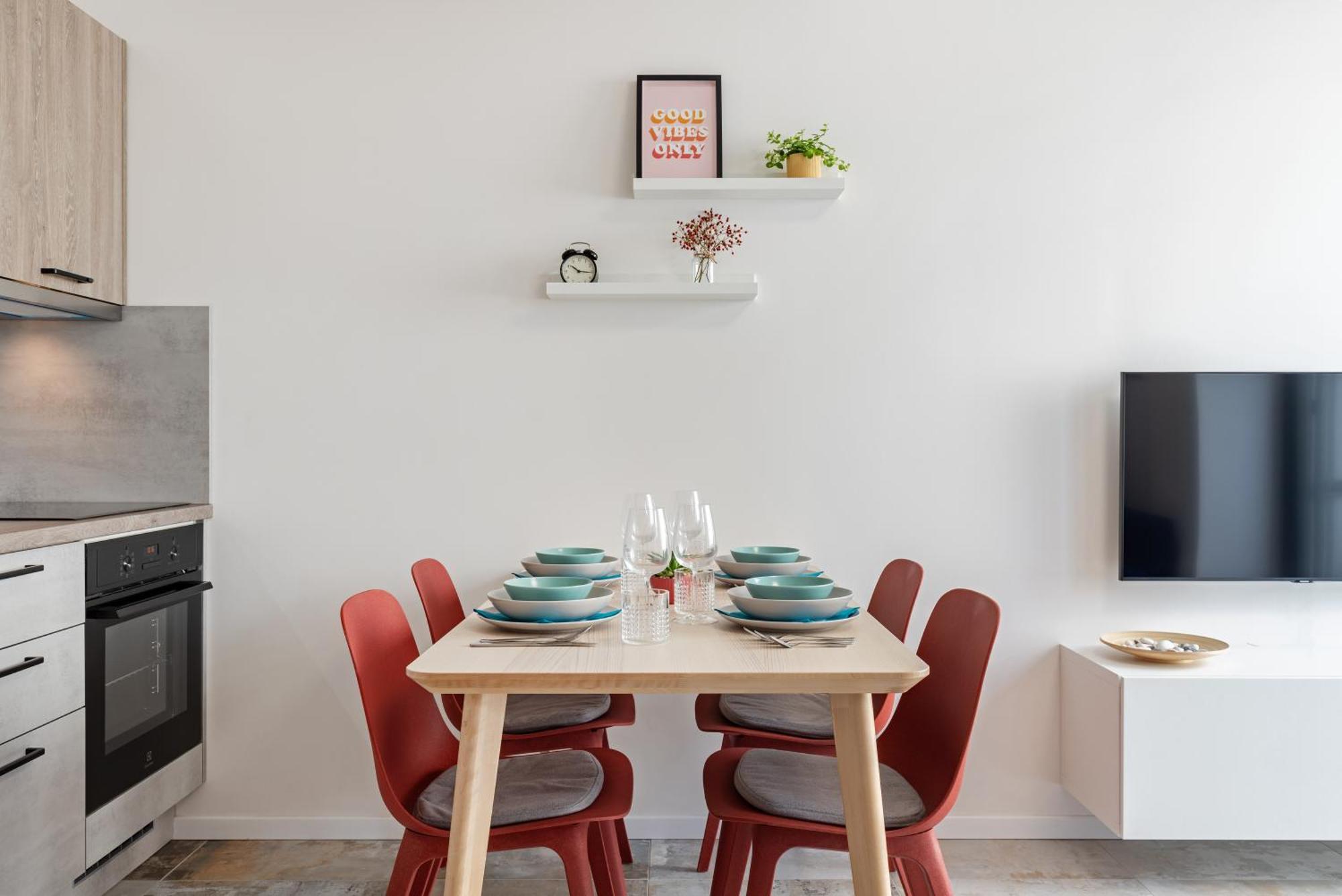 Fully Equipped Apartments With Terraces, Free Garage Parking, Netflix & Ac - By Apartmany Slapanice Cz Exterior foto